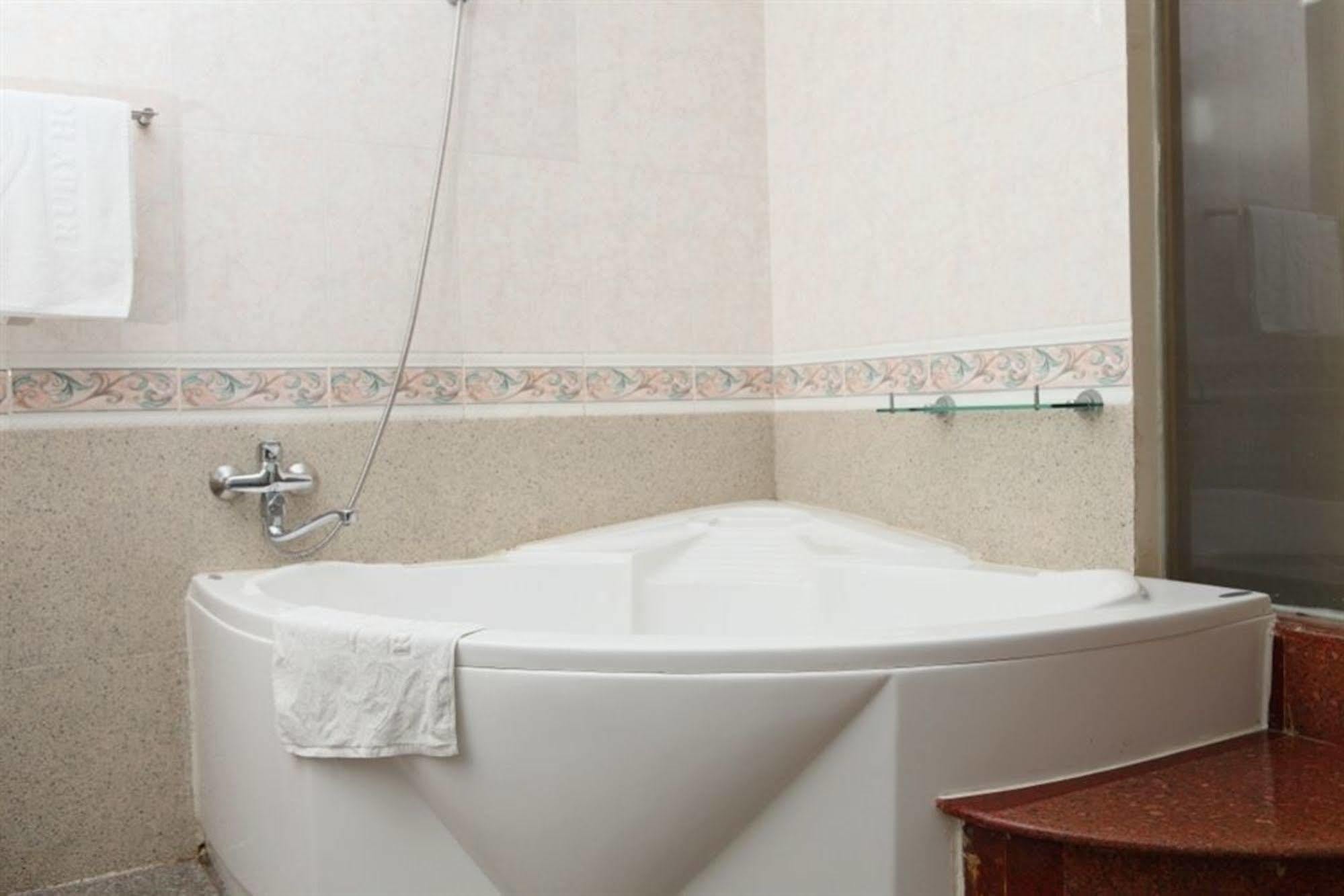 Ruby Hotel Хошимін Екстер'єр фото