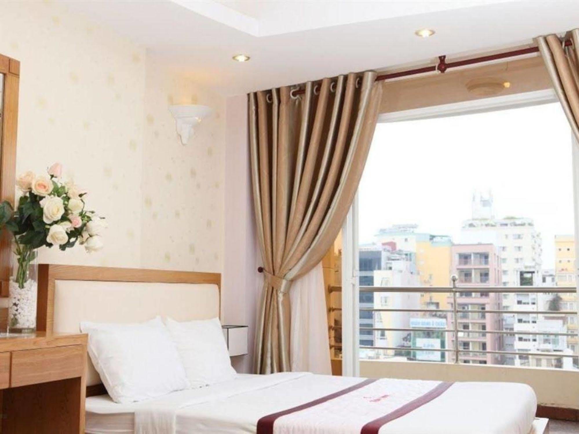 Ruby Hotel Хошимін Екстер'єр фото