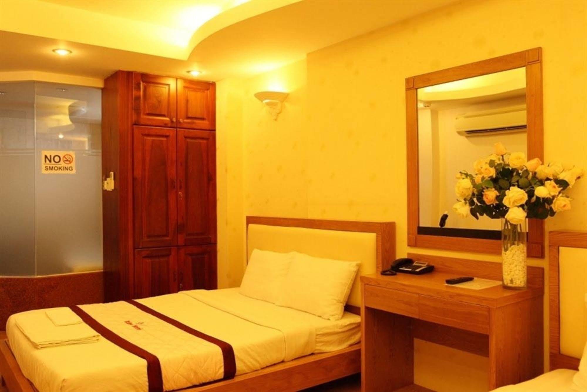 Ruby Hotel Хошимін Екстер'єр фото